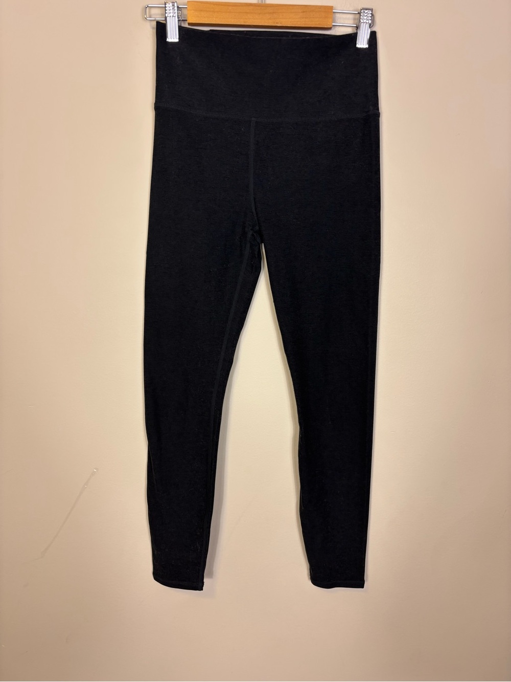 Vuori Women’s Dark Heathered Grey High-Waist Leggings Small